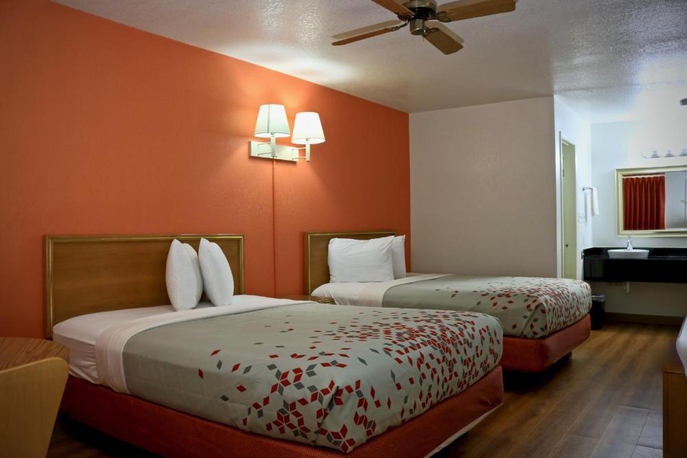 Deluxe Double Room (2 Adults + 1 Child) interior